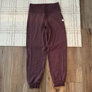 Vuori Daily Jogger in Fig